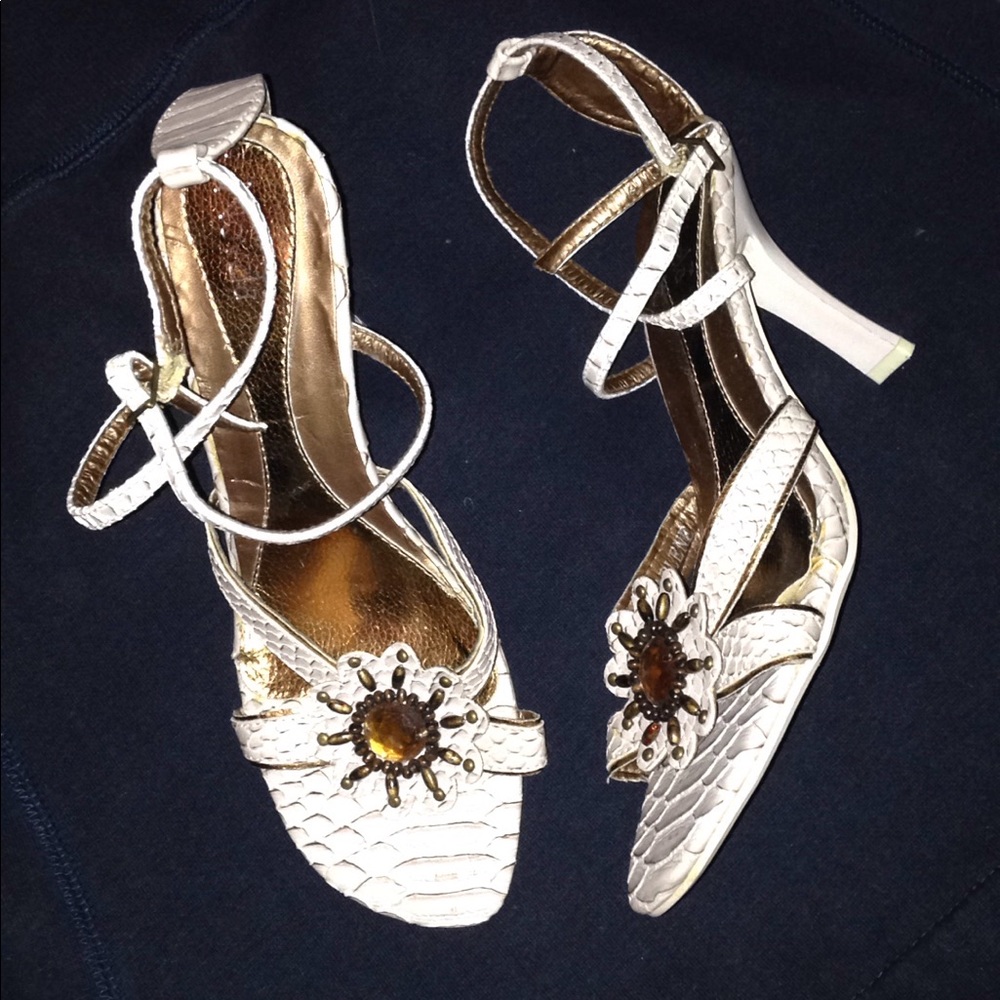 Novels sandals heels